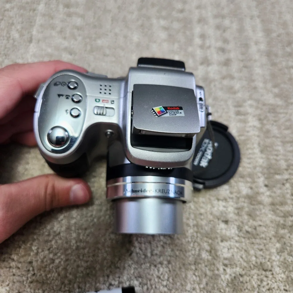 Kodak EasyShare Z710 Digital Camera 7.1MP 10x Optical Zoom Silver Schneider Lens